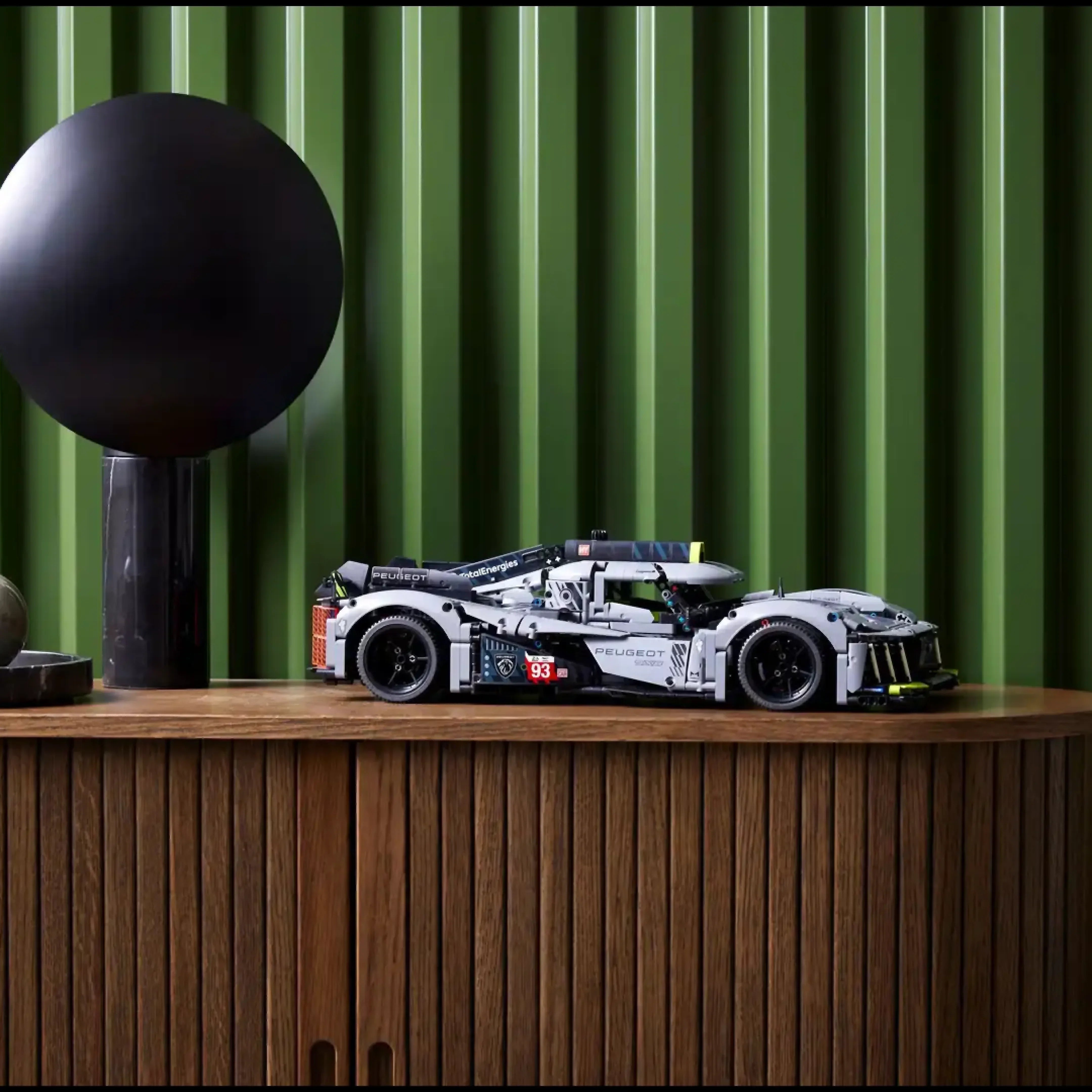 9X8 Le Mans Hybrid Hypercar (1,775 Pieces)